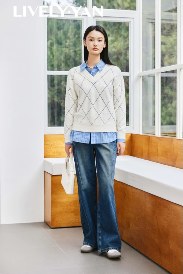 俪妍【LIVELY·YAN】春节新款学院风亮片毛衫针织时尚