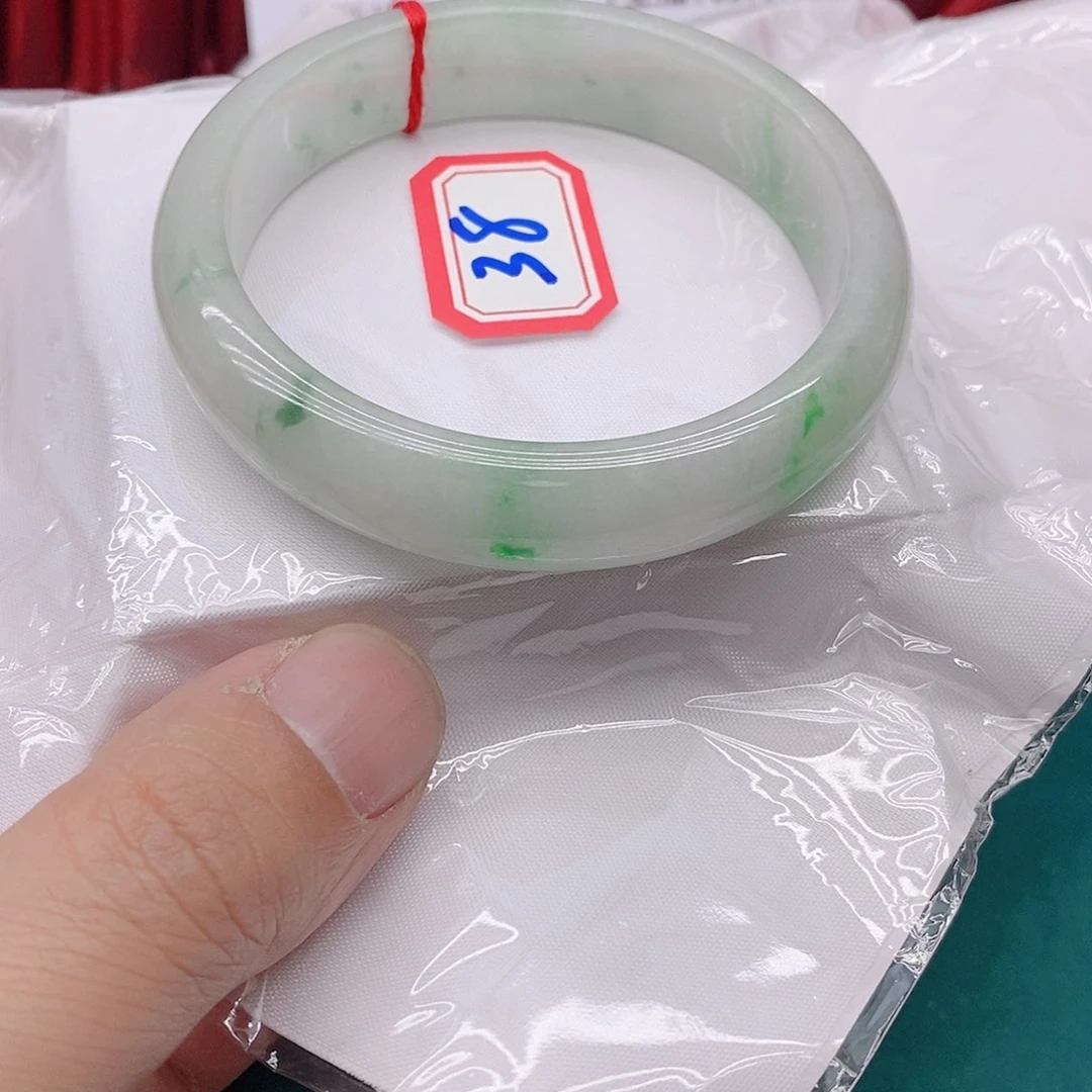 翡翠手镯未镶嵌认****缝38888888