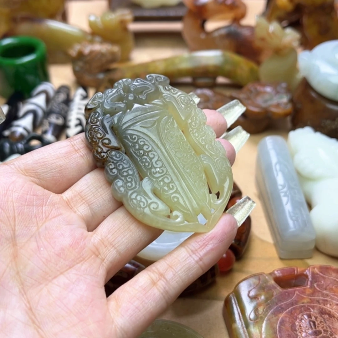 【闪购商品】蛇纹石玉颈饰未镶嵌