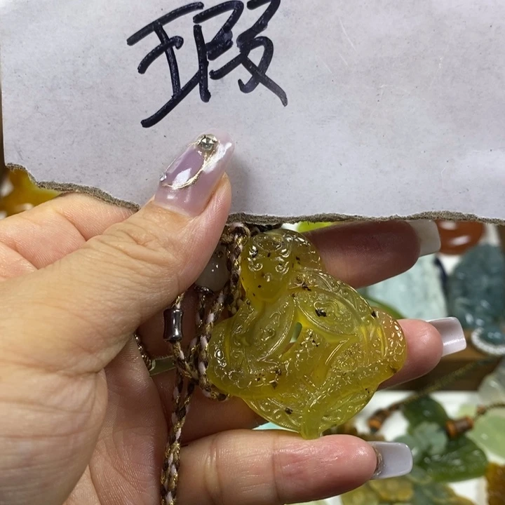 蛇纹石玉未镶嵌吊坠
