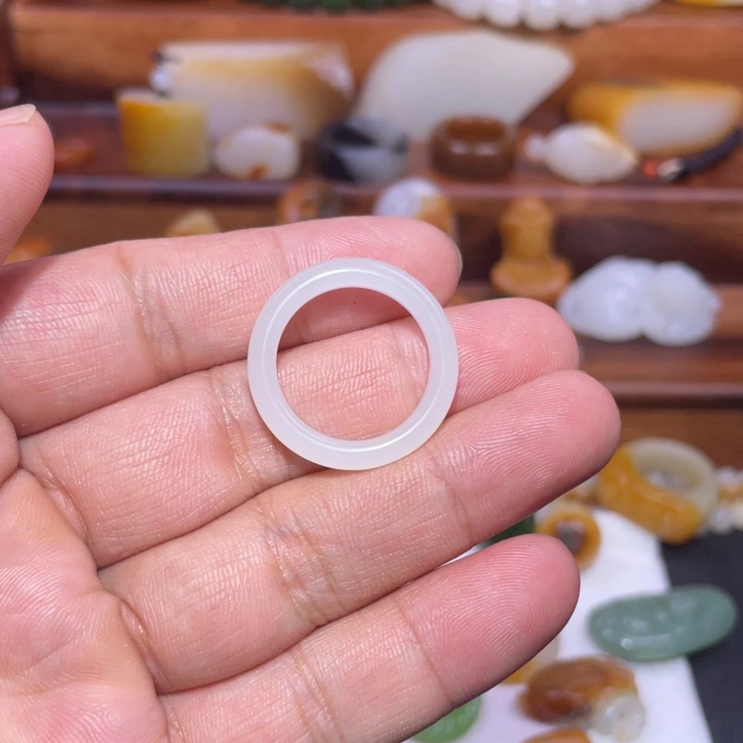 和田玉（糖玉）未镶嵌颈饰布****u