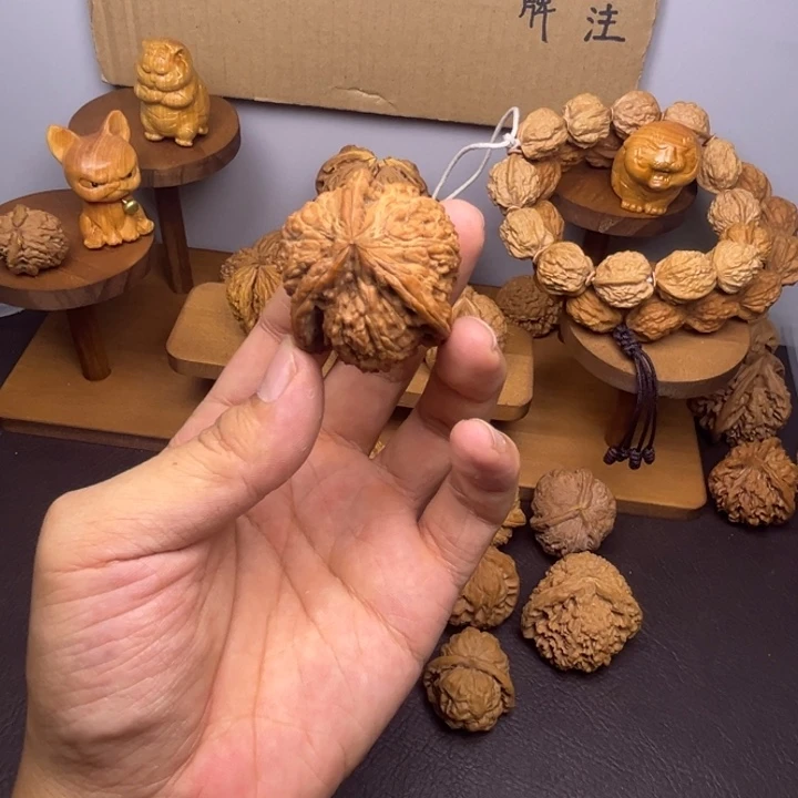 齐***齐吊坠桃核满天星三棱人