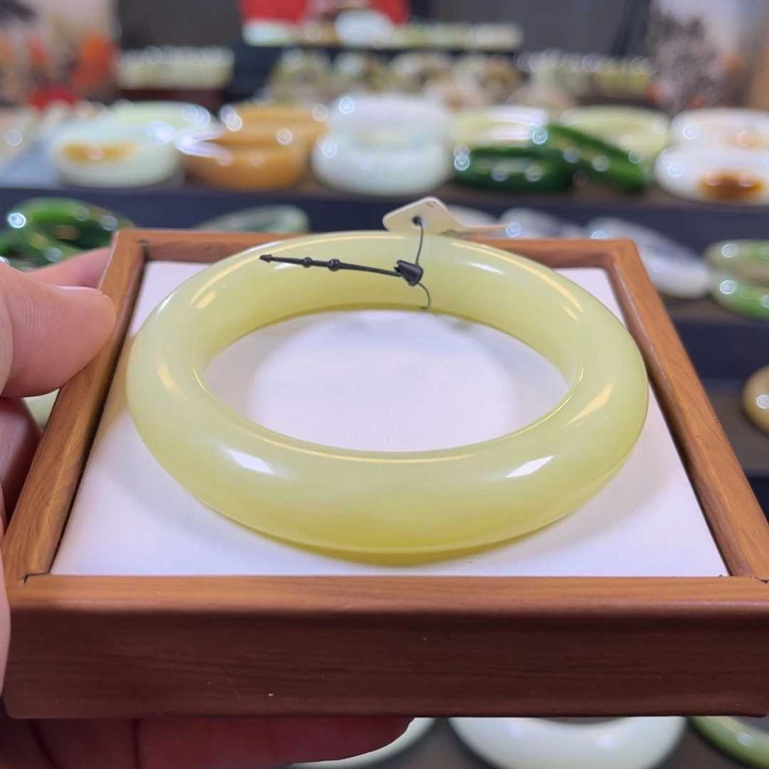 和田玉未镶嵌手镯56