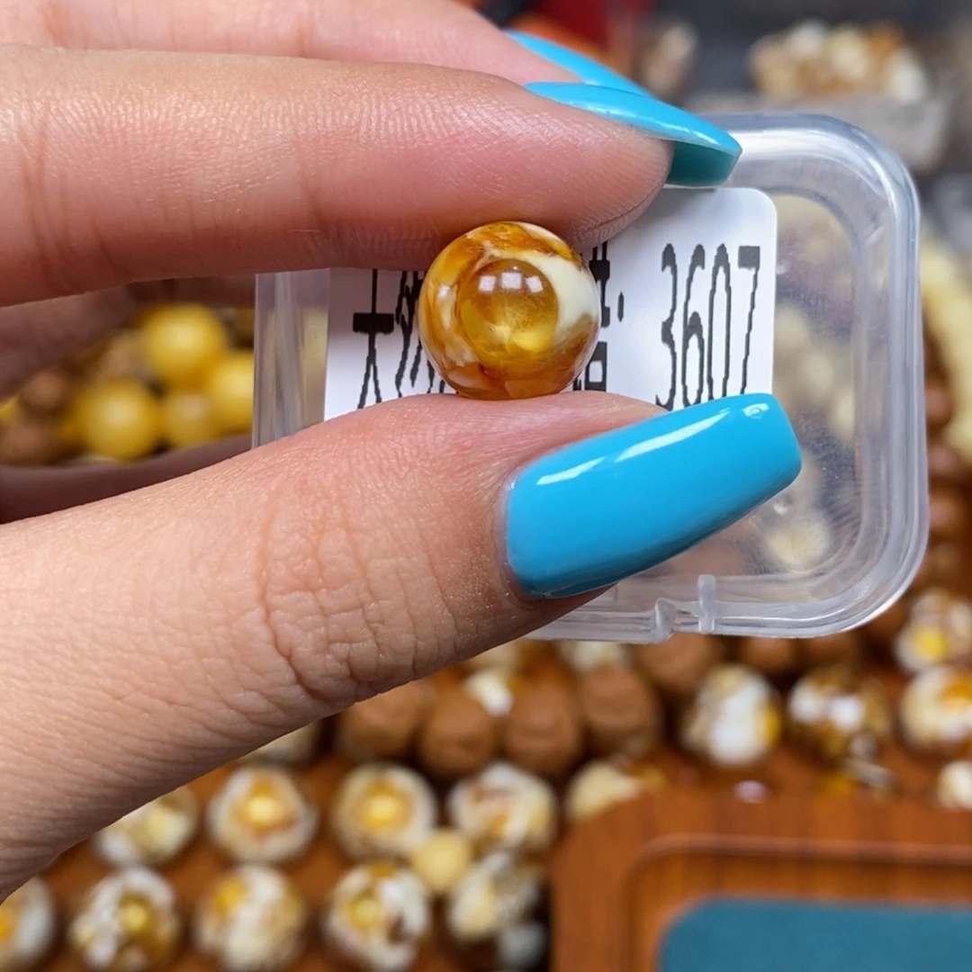 蜜蜡未镶嵌珠宝奇石3607