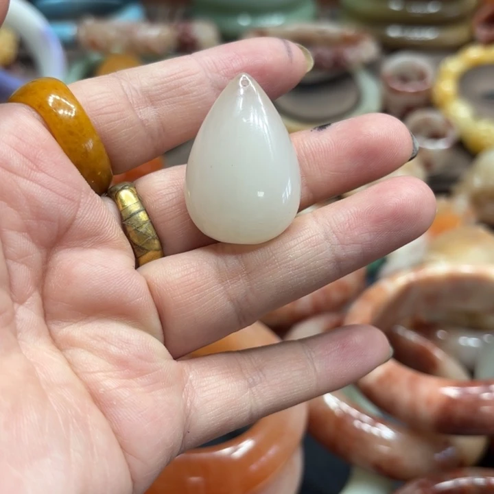 石英岩玉合金颈饰