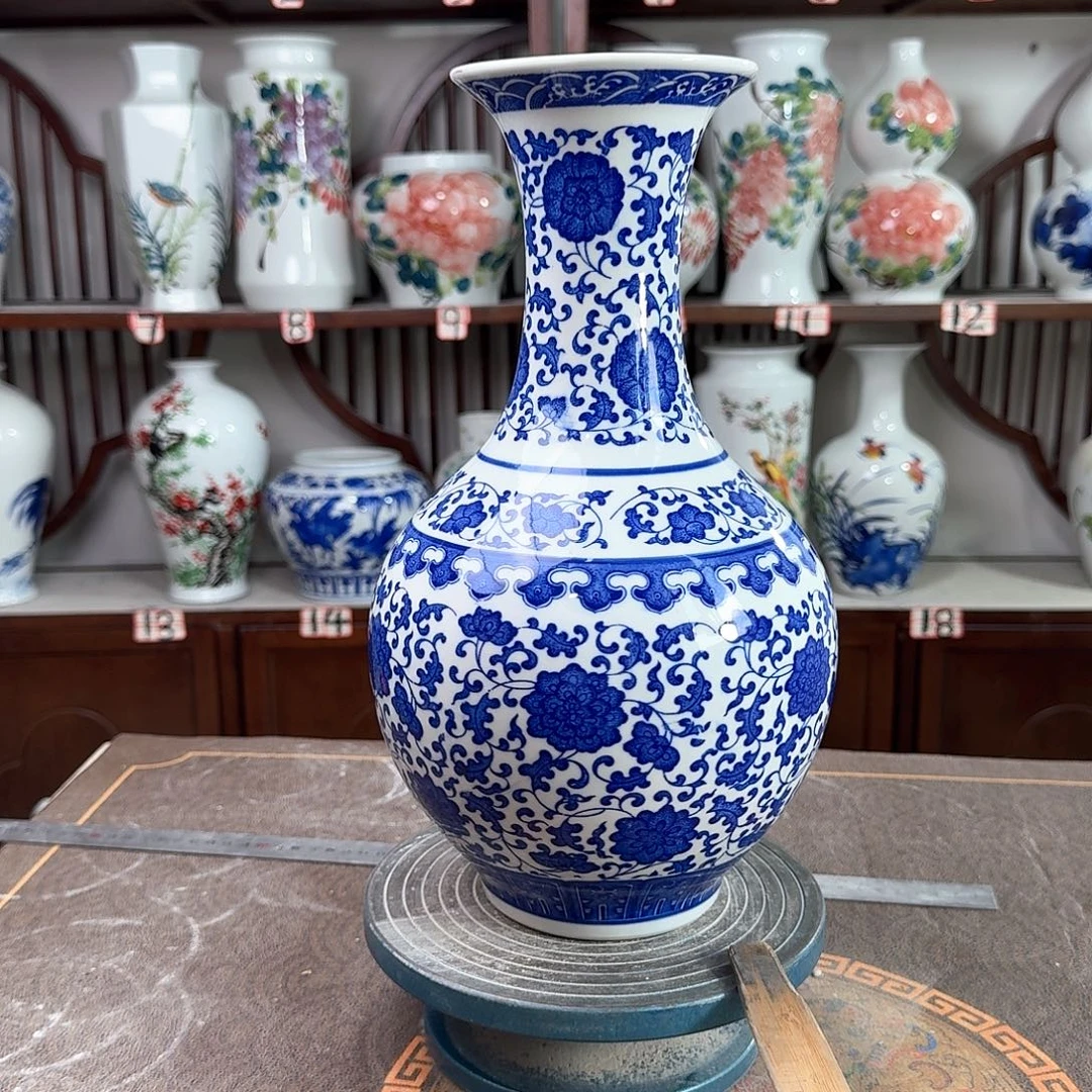 摆件景德镇陶瓷缠枝
