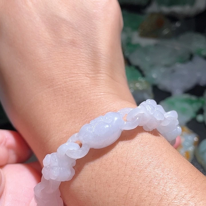 颈饰未镶嵌翡翠桃*儿天