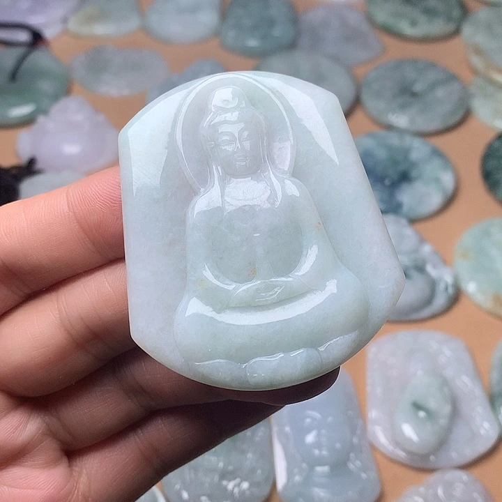 翡翠未镶嵌颈饰观音