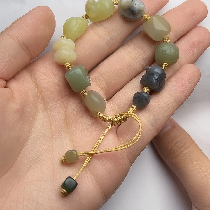 和田玉手链。k k未镶嵌对**心