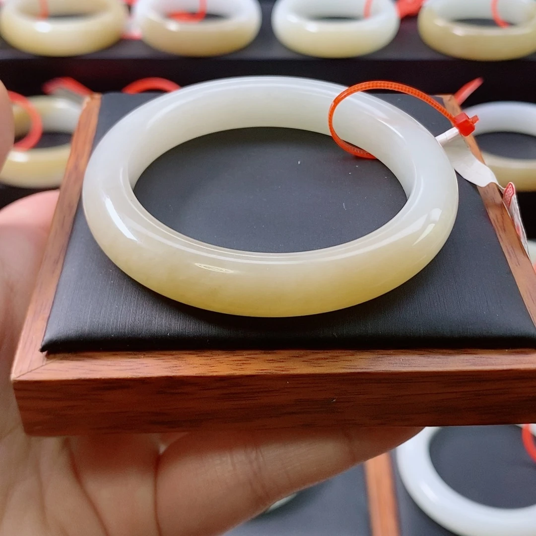 未镶嵌手镯和田玉56+