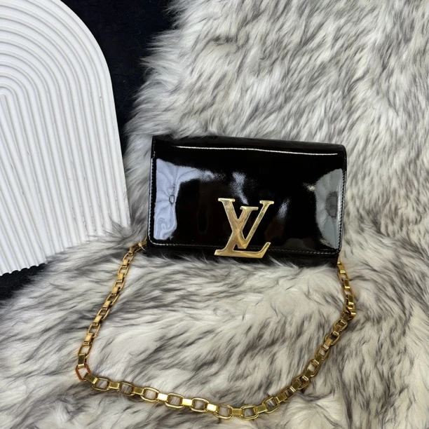 95新 LouisVuitton/路易威登 巧克力色翻盖链条单肩包