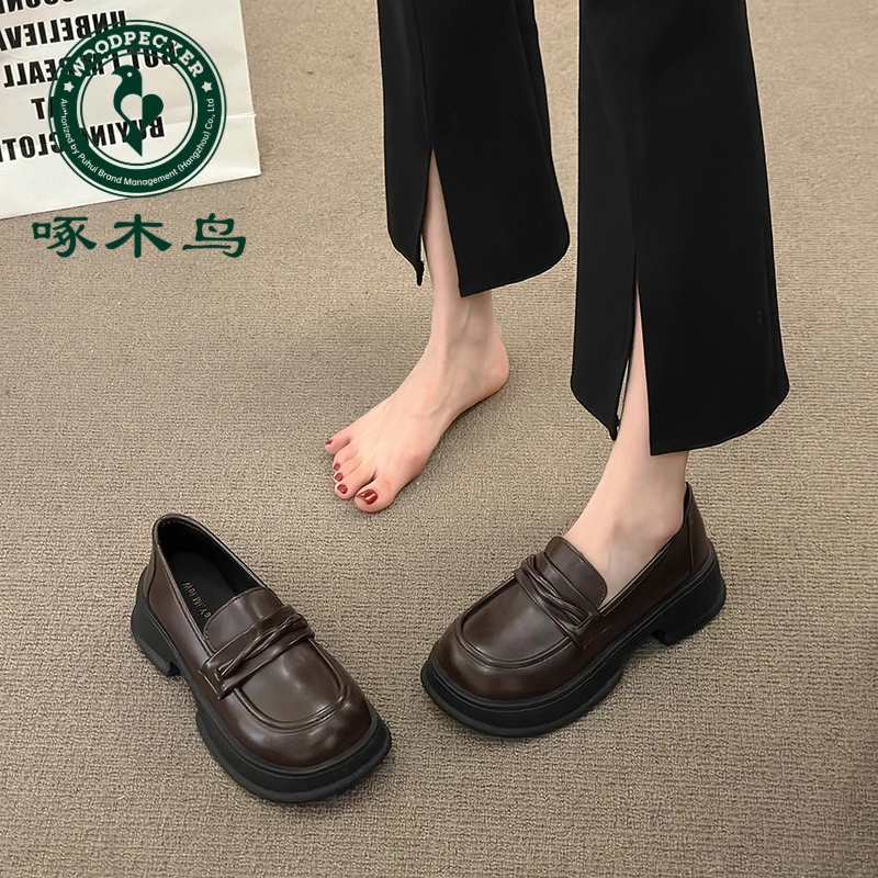 啄木鸟黑色小皮鞋女2024新款英伦风乐福鞋复古百搭粗跟棕色单鞋女