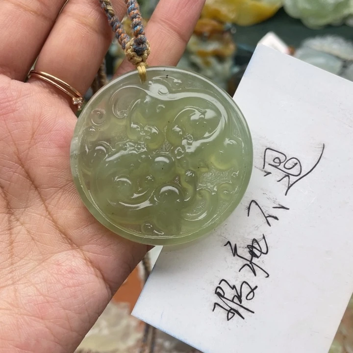 蛇纹石玉未镶嵌吊坠