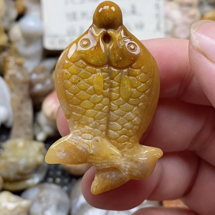 颈饰未镶嵌硅化珊瑚（珊瑚玉）有瑕