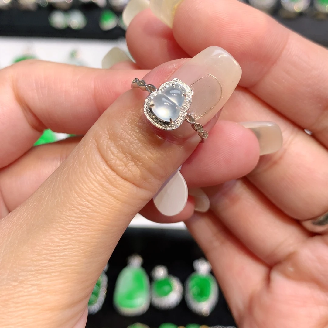 翡翠18K金镶嵌戒指