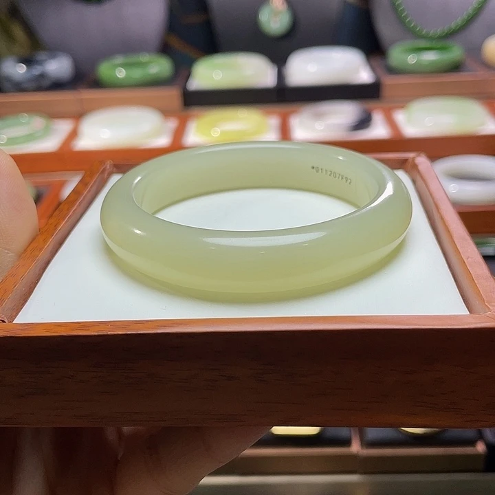 和田玉手镯56.318K金镶嵌