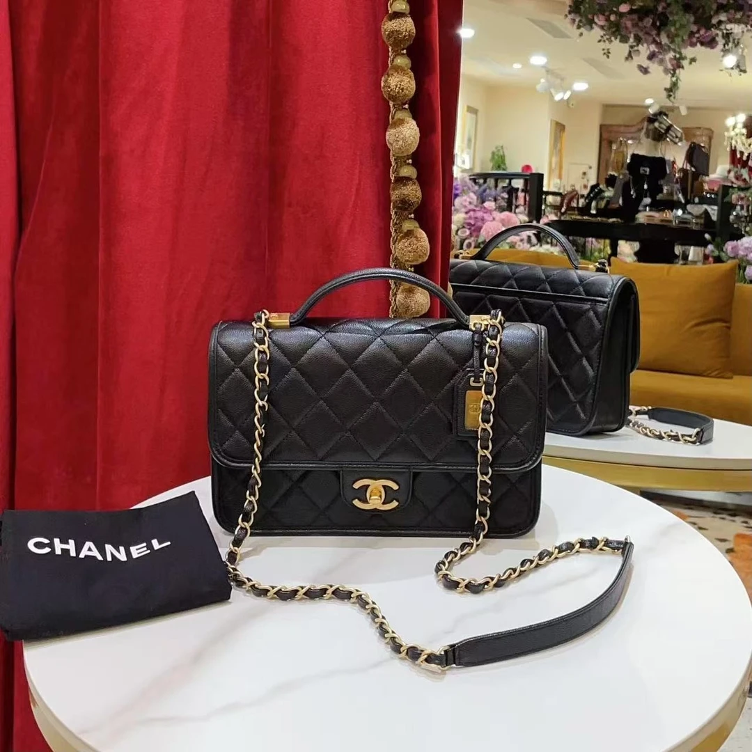99新 Chanel/香奈儿 22k手柄邮差包中号黑金牛皮芯片款/55934059