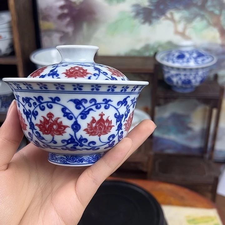 杯子缠枝莲釉里红盖碗