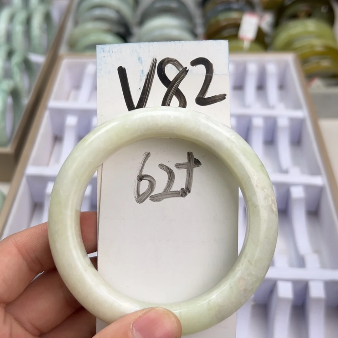 岫玉手镯未镶嵌天然岫玉