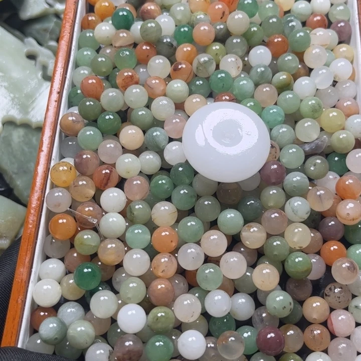 和田玉未镶嵌颈饰祥**庄