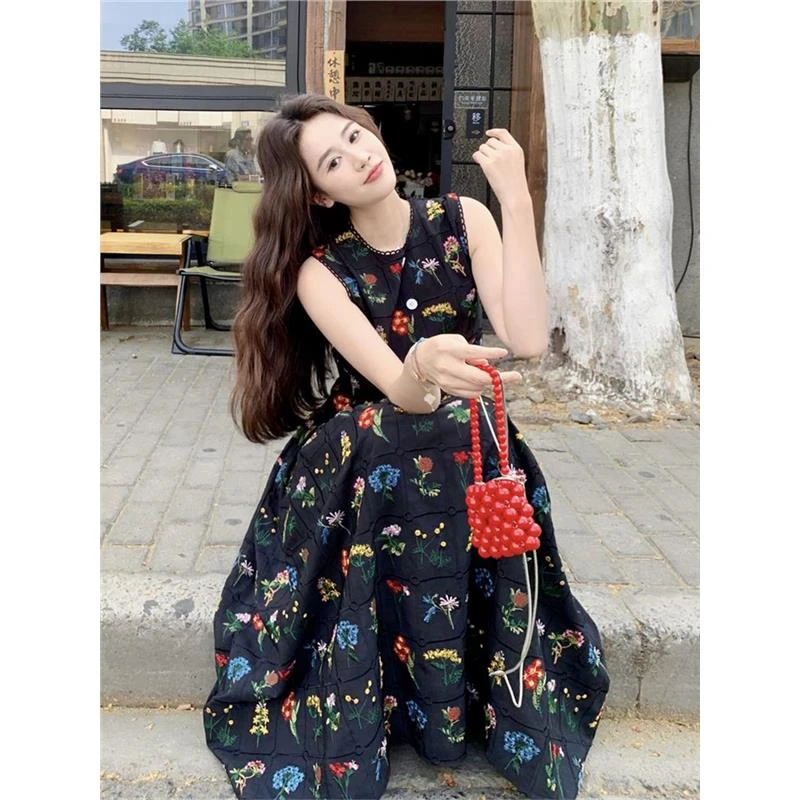 法式减龄刺绣碎花无袖背心连衣裙女夏2025新款爆款显瘦氛围感长裙