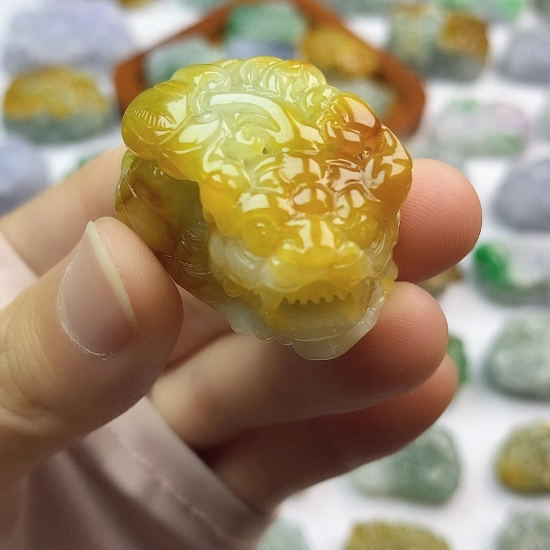 翡翠未镶嵌颈饰貔貅