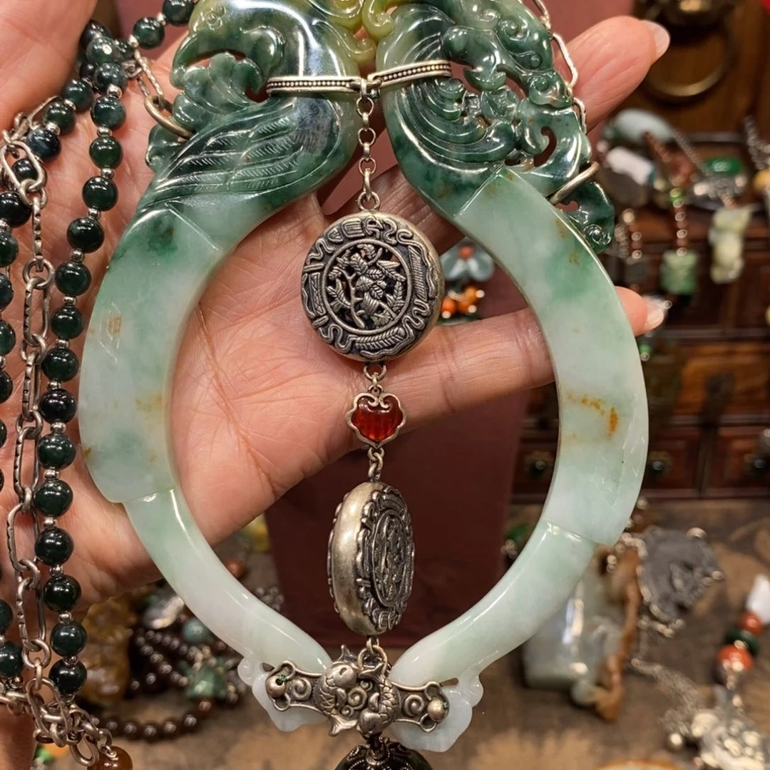 翡翠吊坠(赠链)未镶嵌