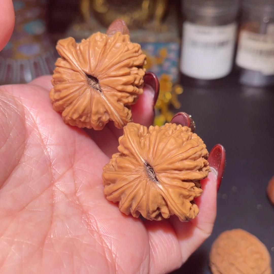 【闪购商品】文玩核桃把件四座楼