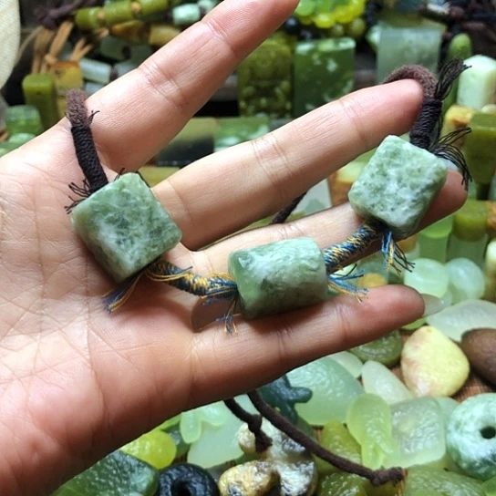 未镶嵌岫玉吊坠岫