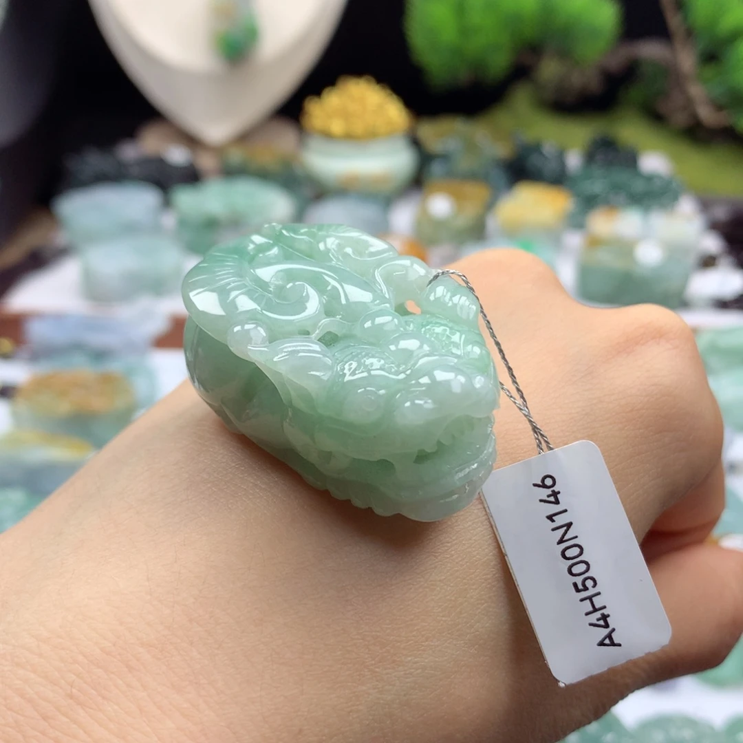 翡翠未镶嵌颈饰43