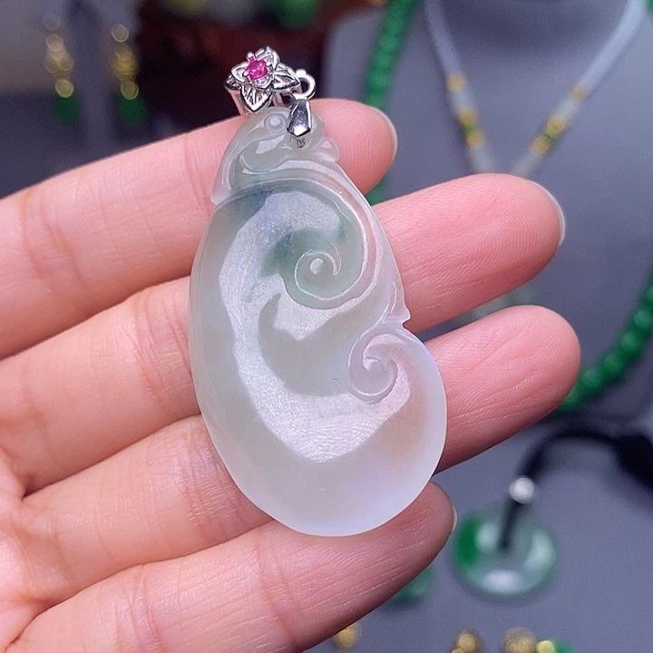 翡翠未镶嵌吊坠(赠链)