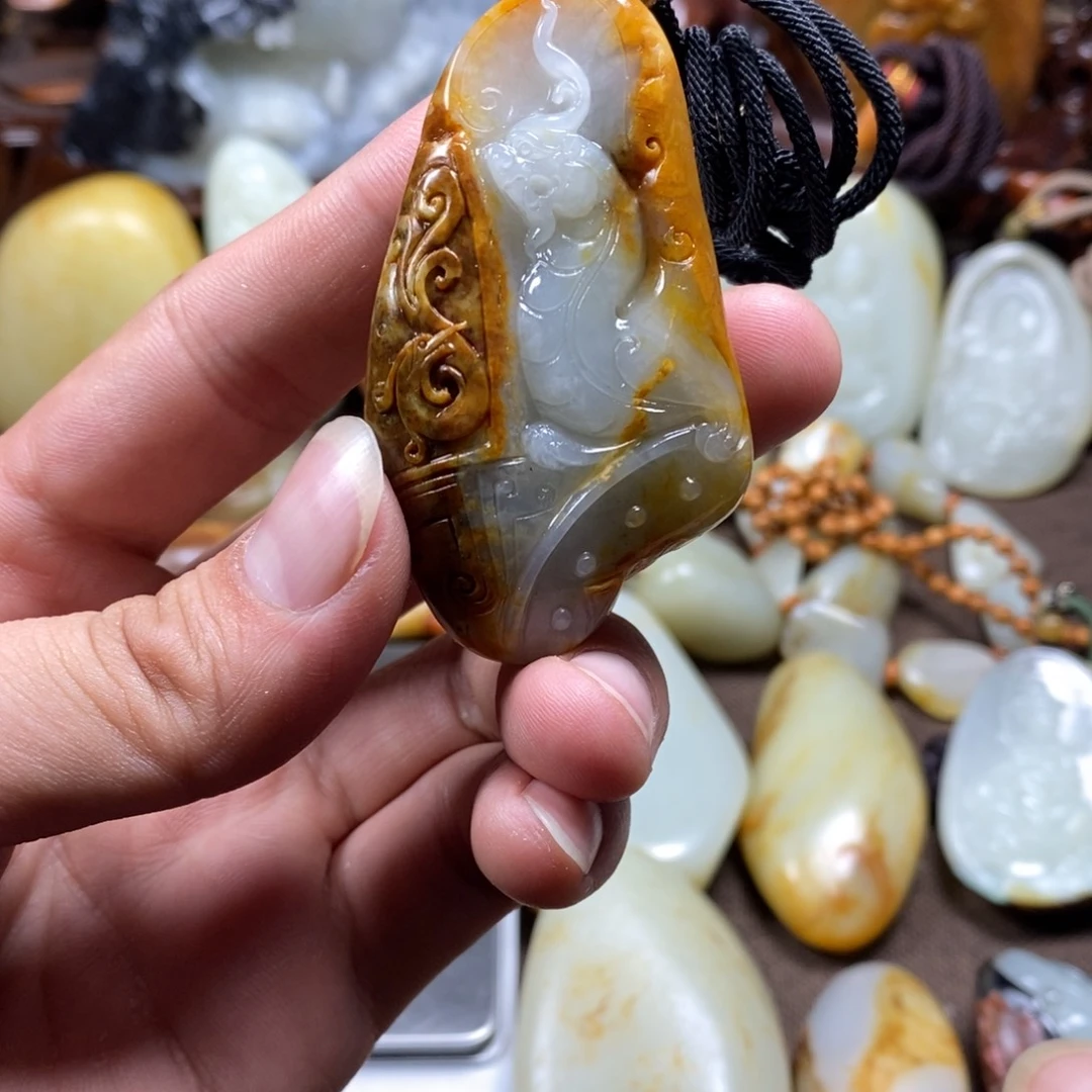 和田玉未镶嵌把件