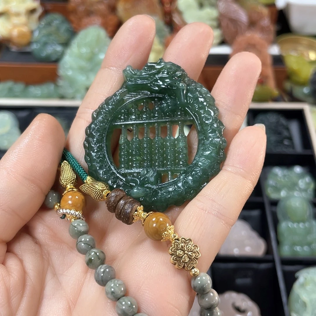 蛇纹石玉颈饰未镶嵌