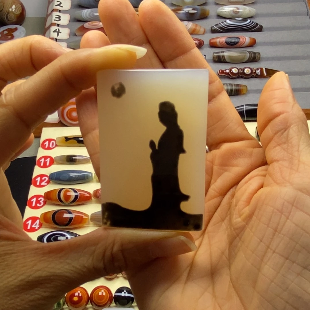 海***空玛瑙/玉髓未镶嵌珠宝半成品