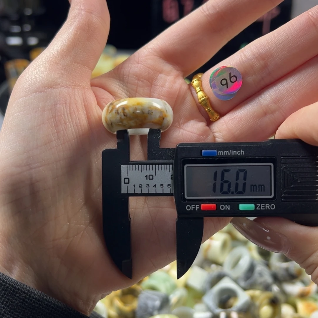 蛇纹石玉未镶嵌戒指