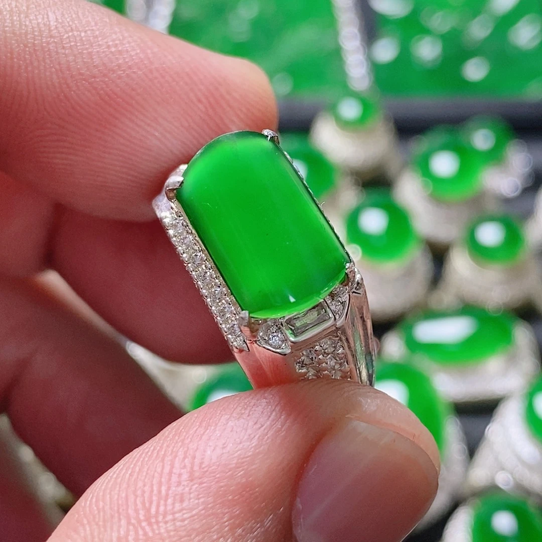 翡翠未镶嵌颈饰