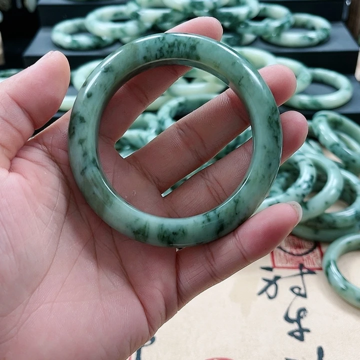 【闪购商品】透闪石-蛇纹石玉未镶嵌手镯?***