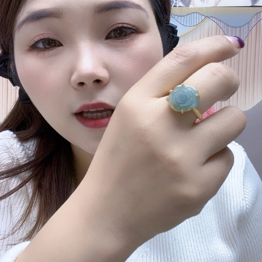 翡翠未镶嵌颈饰戒指