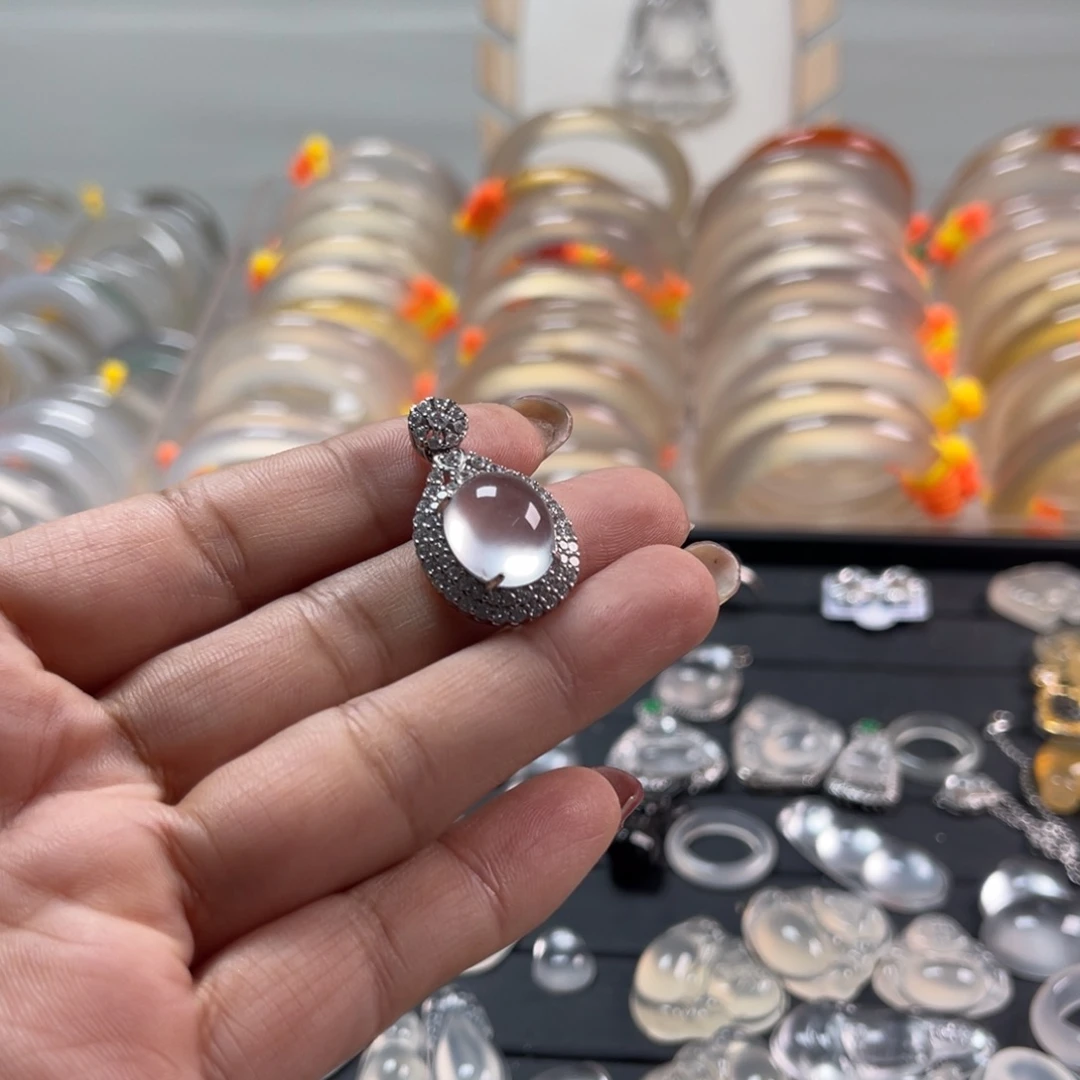 石英质玉颈饰银S925镀金镶嵌Z****r