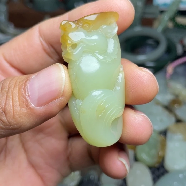 巴***尔和田玉未镶嵌颈饰