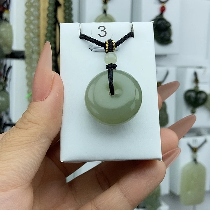 豆***手和田玉未镶嵌颈饰