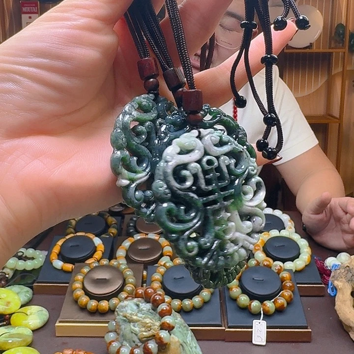 蛇纹石玉手串未镶嵌