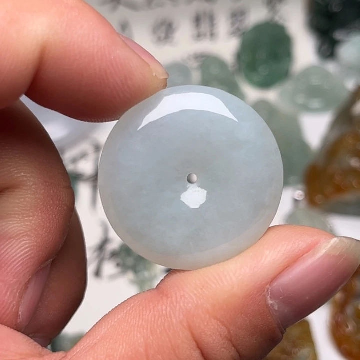 翡翠未镶嵌颈饰平安扣
