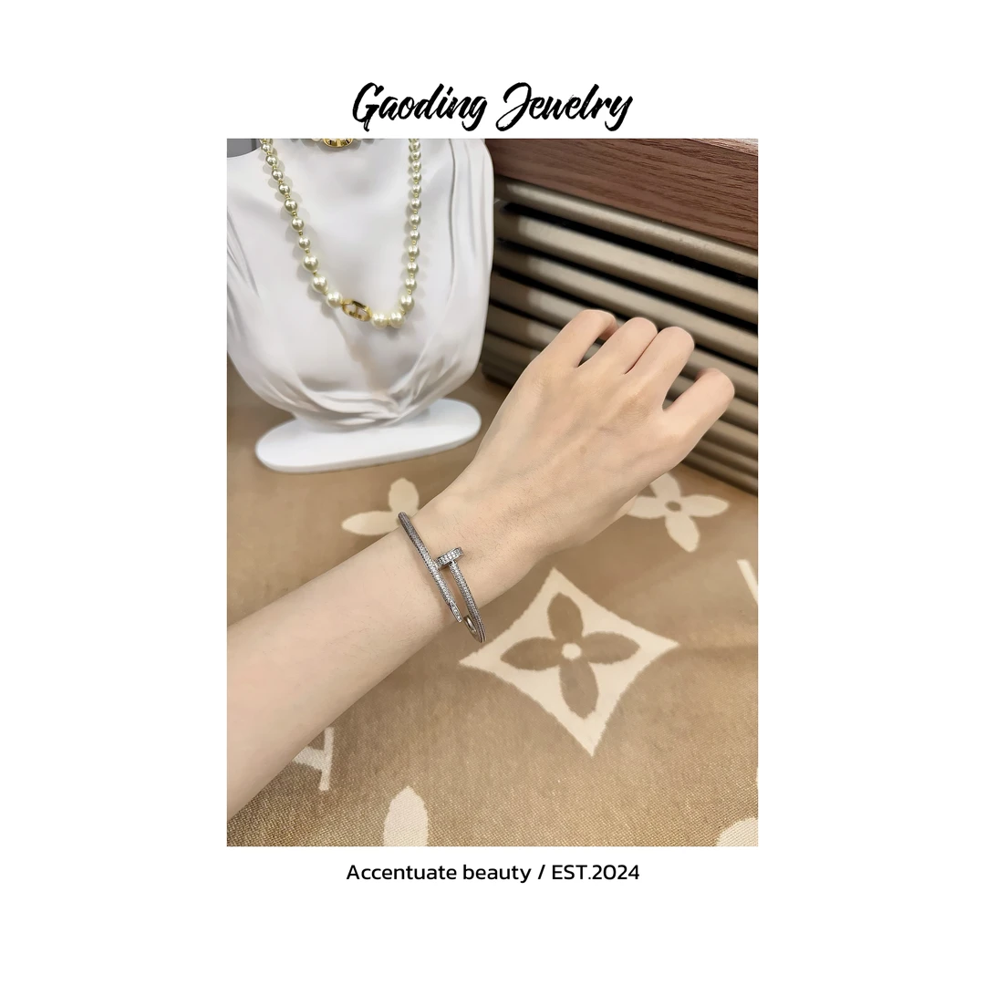 《梵克宝》满钻款围巾 镶嵌钻 钉子 时尚名媛贵气精致百搭围巾