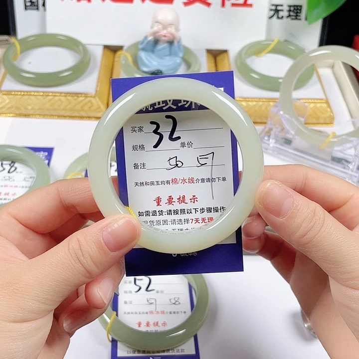 和田玉未镶嵌手镯