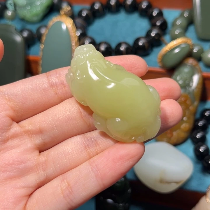 和田玉未镶嵌珠宝半成品黄口新疆37g