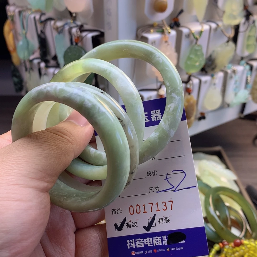 【闪购商品】蛇纹石玉未镶嵌颈饰