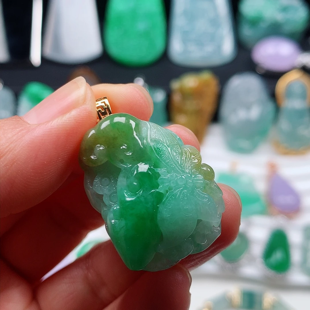 翡翠颈饰未镶嵌蝴蝶如意