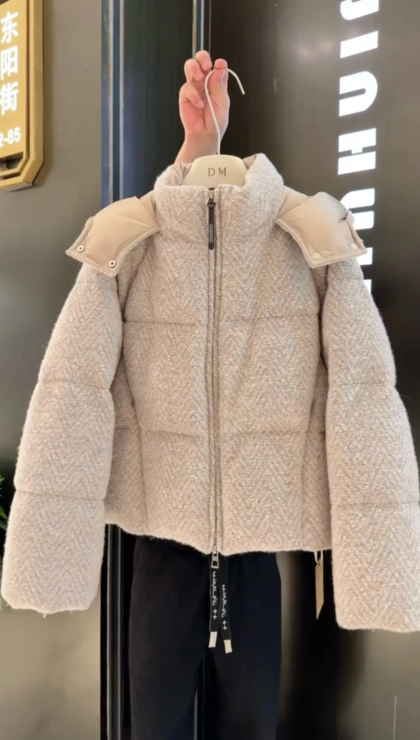 巨好看韩系短款连帽杏色棉服女款2025新款冬季高级感厚外套