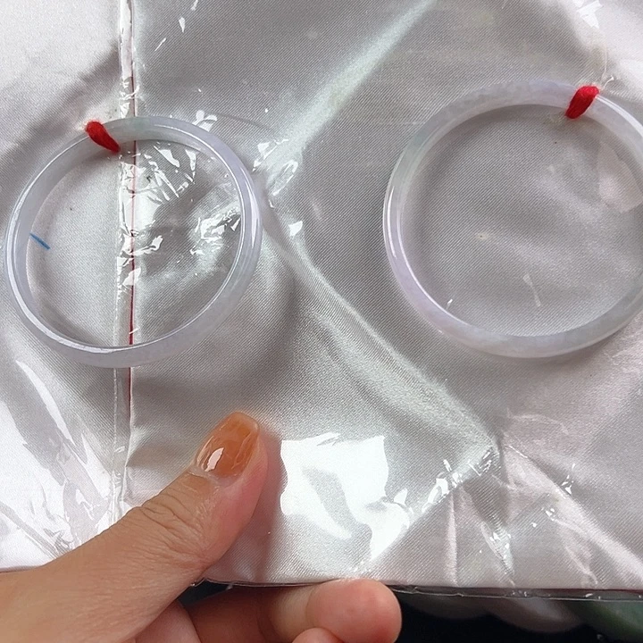 翡翠手镯未镶嵌翡翠手镯